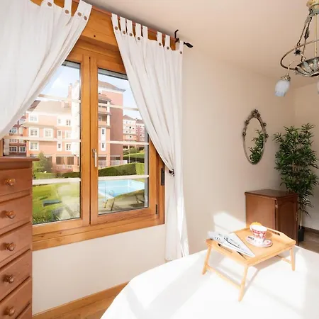 Апартаменти Apartamento Con Piscina Хіхон