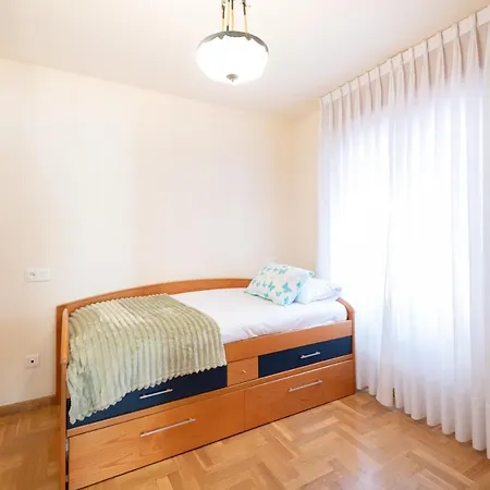 Апартаменти Apartamento Con Piscina Хіхон